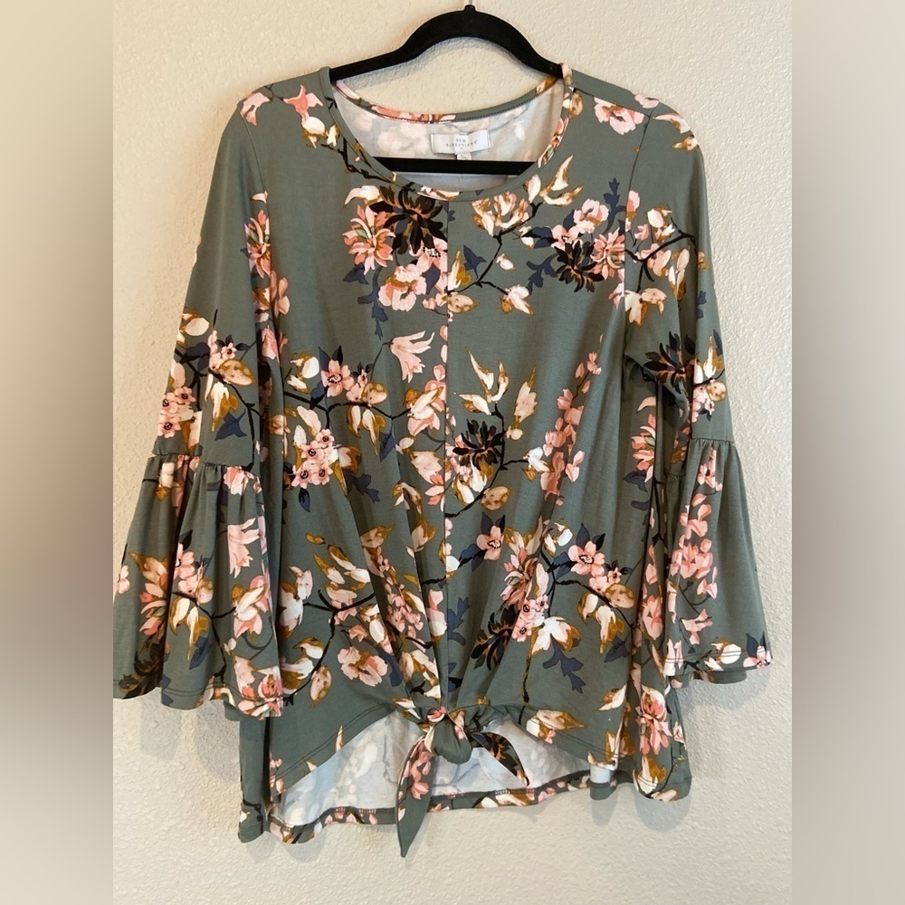 New Directions~NWT~Polished Floral Blouse~Front Tie~High-Low~Bell Sleeve~Size L